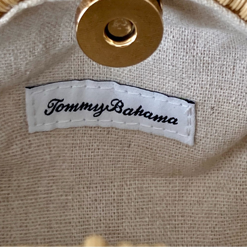 NWT Tommy Bahama seashell shaped woven rattan clam shaped clutch/handbag. - Picture 13 of 16